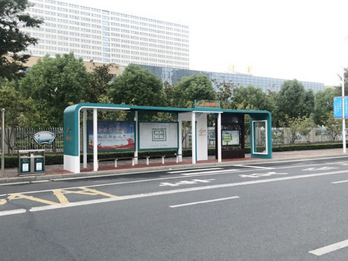 标牌制(zhì)作(zuò)公交車(chē)站(zhàn)台需要(yào)考慮哪些(xiē)因素？